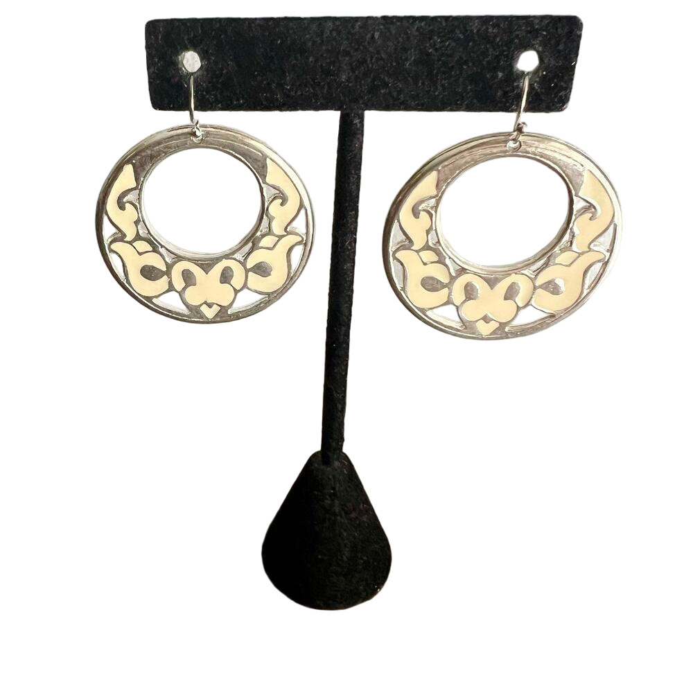 Vintage cream enamel and silver tone hoop dangle drop earrings